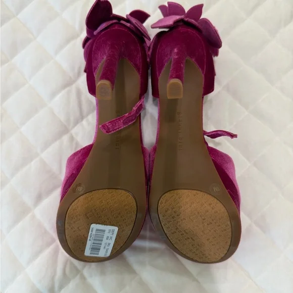 NEW Gianni Bini Karmello Velvet Flower Ankle Strap
Platform Dress Sandals - Picture 3 of 9